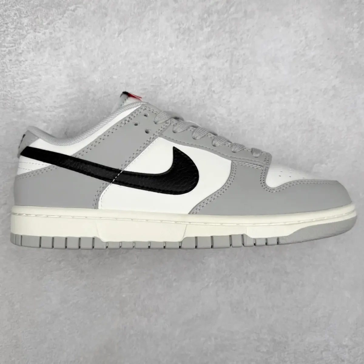 Nike Dunk Low Sneakers - Image 1