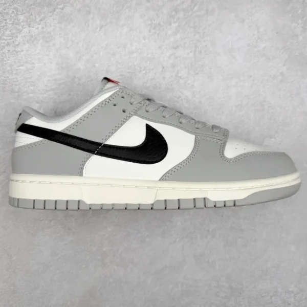Nike Dunk Low Sneakers