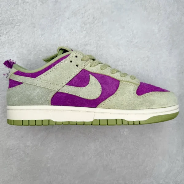 Nike Dunk Low Sneakers