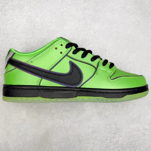 Nike SB Dunk Low Sneakers