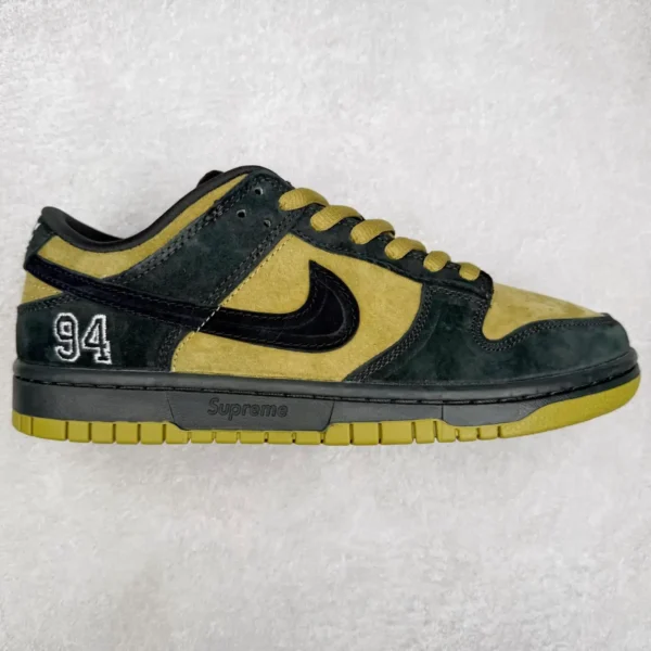 Nike SB Dunk Low Sneakers