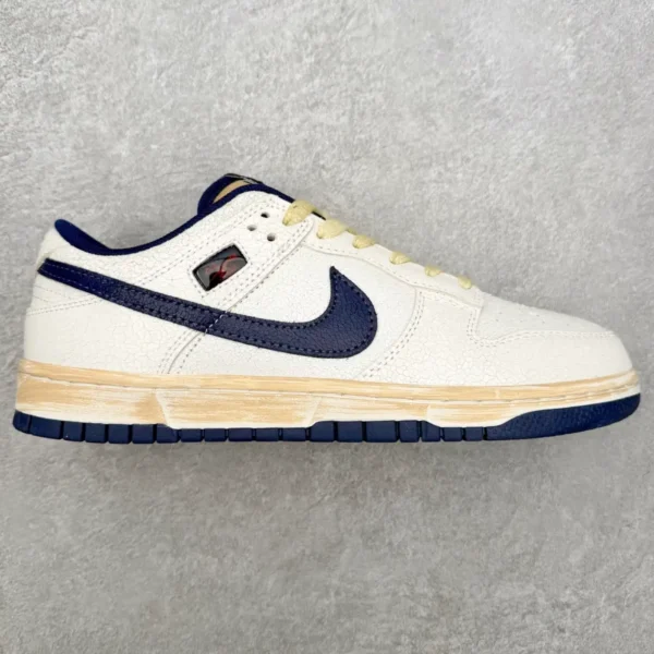 Nike Dunk Low Sneakers