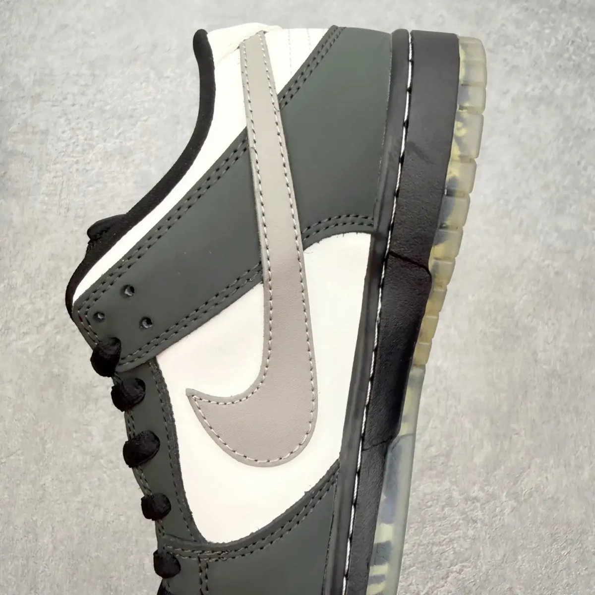 Nike Dunk Low Sneakers - Image 3