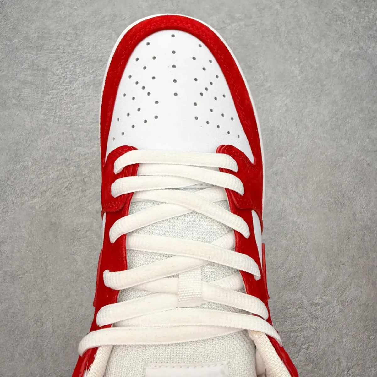 Nike SB Dunk Low Sneakers - Image 6