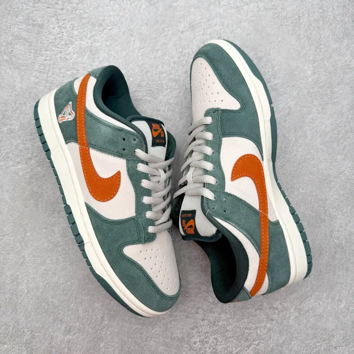 Nike SB Dunk Low Sneakers - Image 3