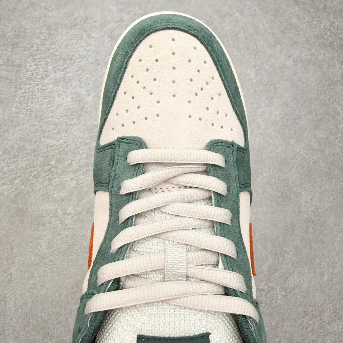 Nike SB Dunk Low Sneakers - Image 7