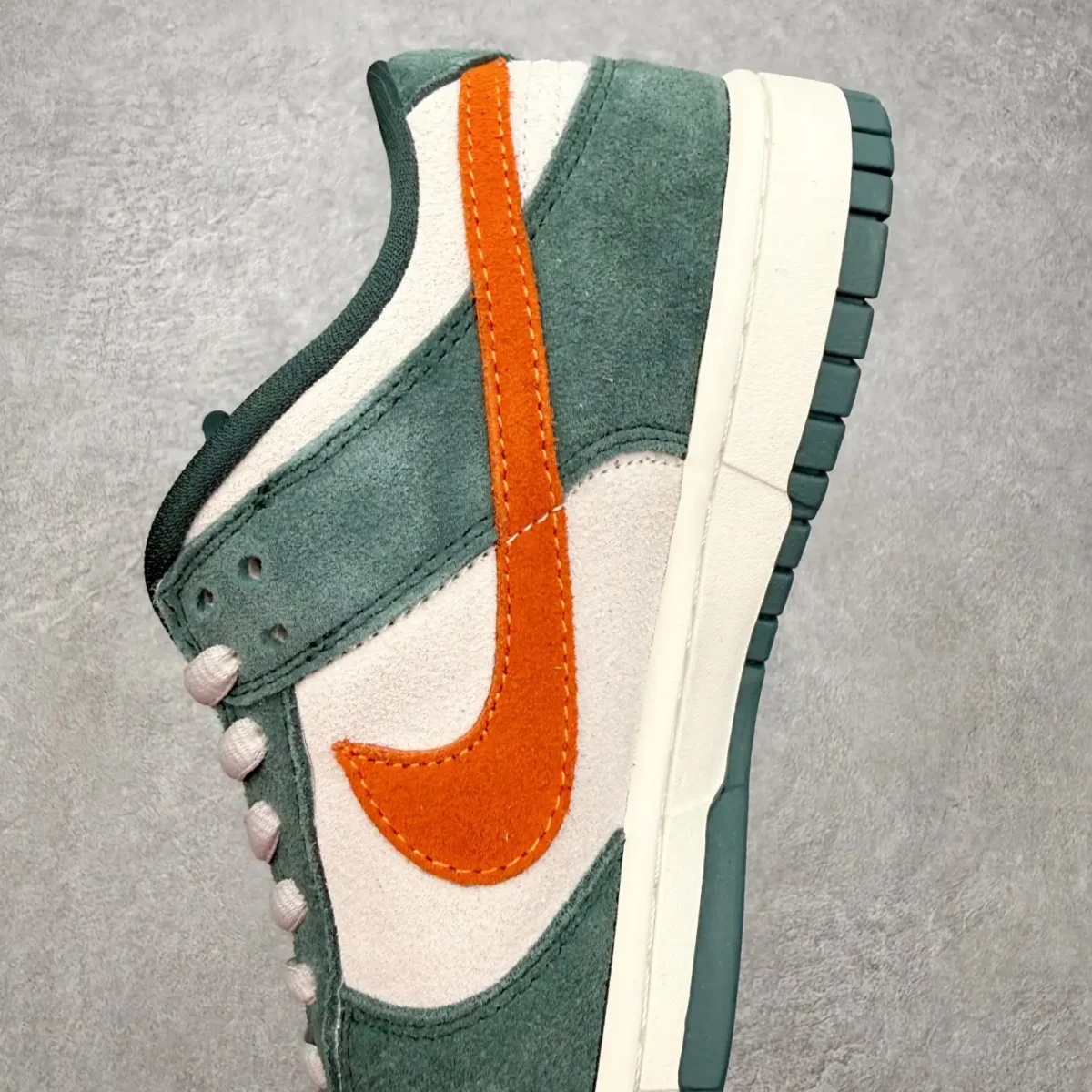 Nike SB Dunk Low Sneakers - Image 8