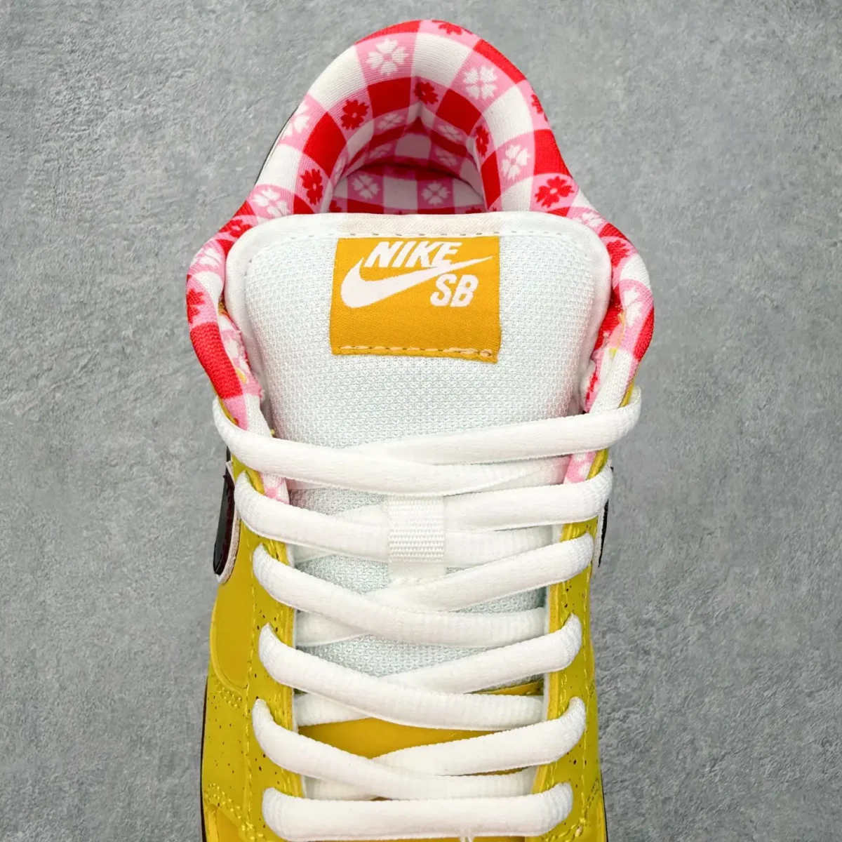 Nike SB Dunk Low Sneakers - Image 4