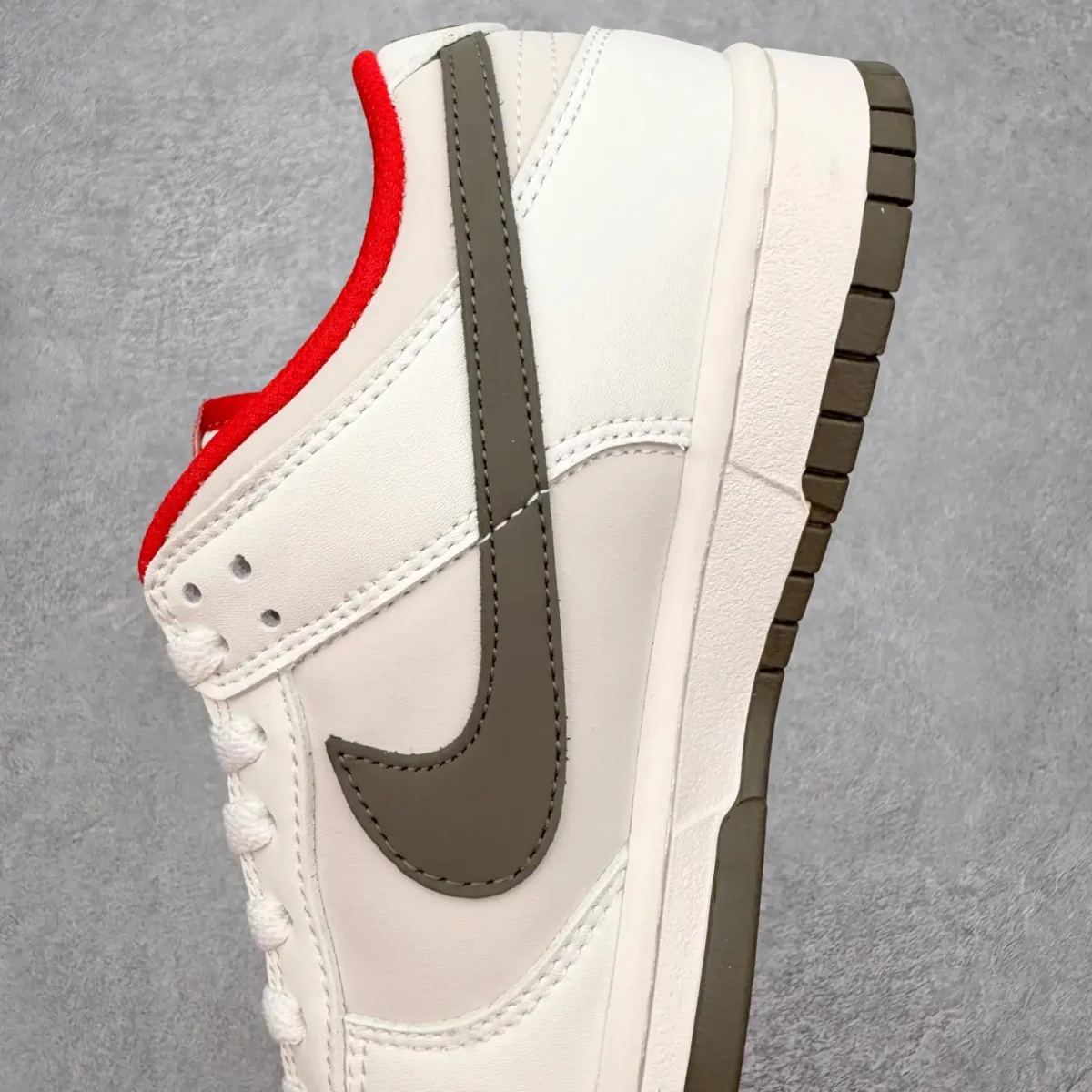 Nike Dunk Low Sneakers - Image 3