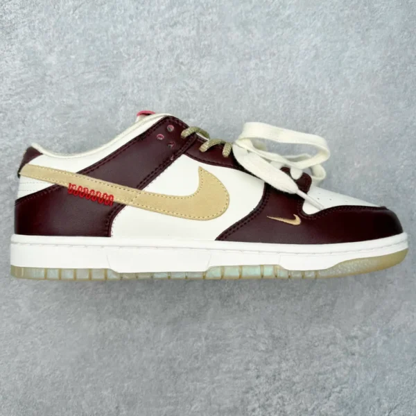 Nike Dunk Low Sneakers
