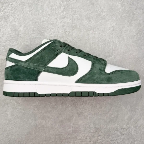 Nike Dunk Low Sneakers