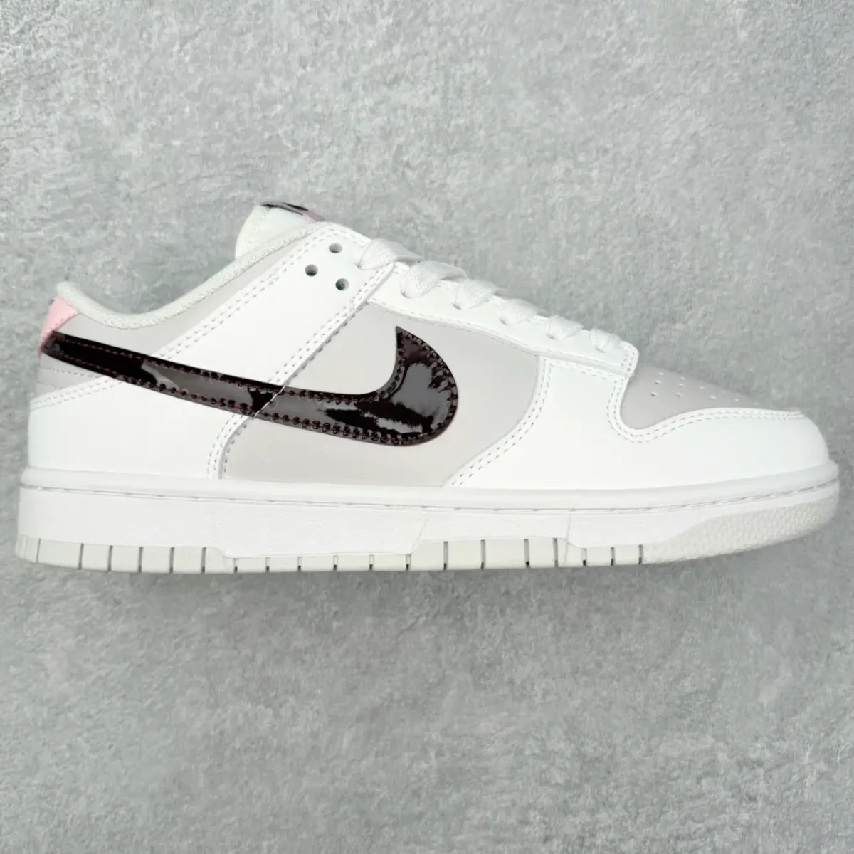 Nike Dunk Low Sneakers - Image 1