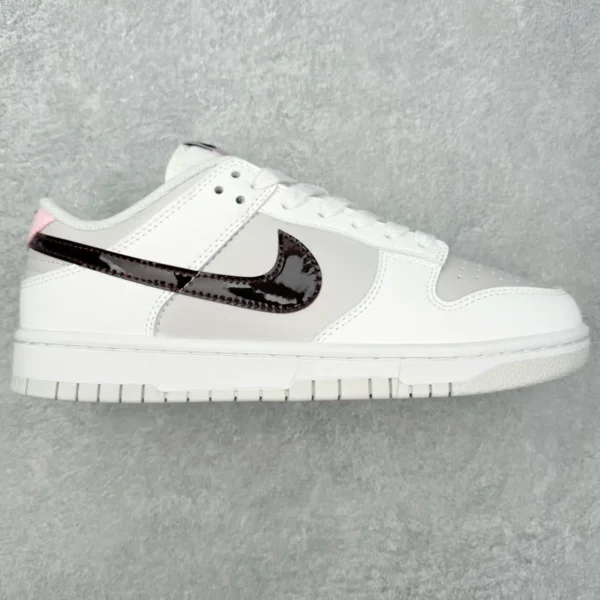 Nike Dunk Low Sneakers