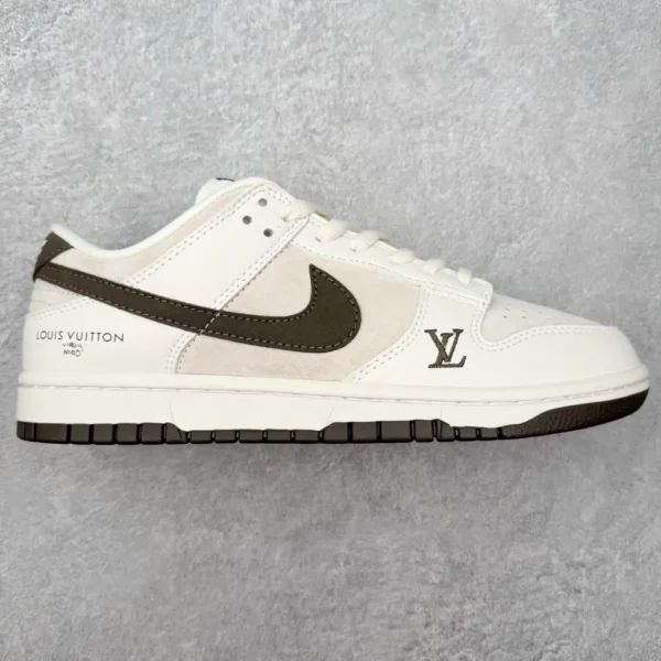 Nike Dunk Low Sneakers