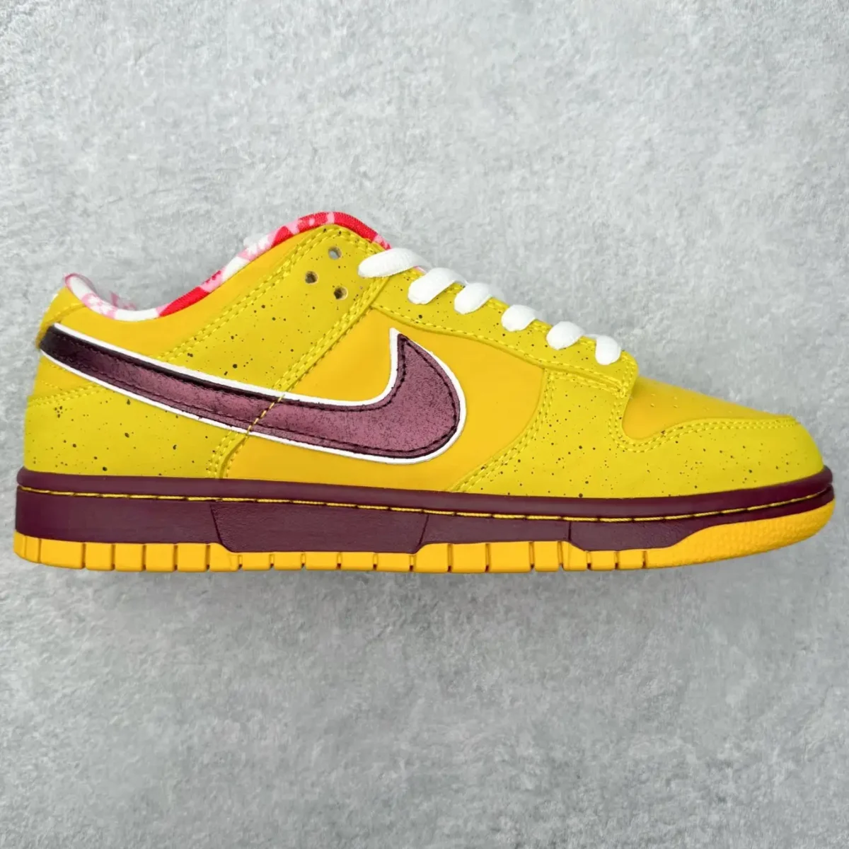Nike SB Dunk Low Sneakers - Image 1