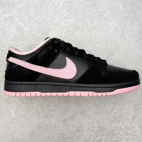 Nike SB Dunk Low Sneakers