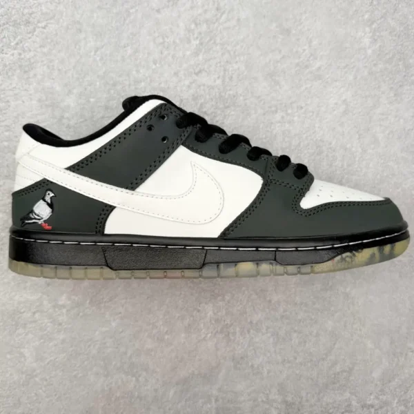 Nike Dunk Low Sneakers