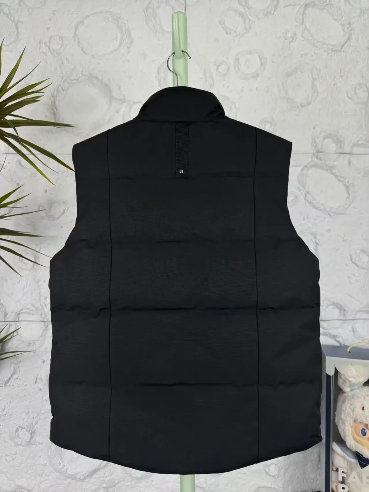 Moose Knuckles Montreal Men's Slim-Fit Down Vest - Image 7