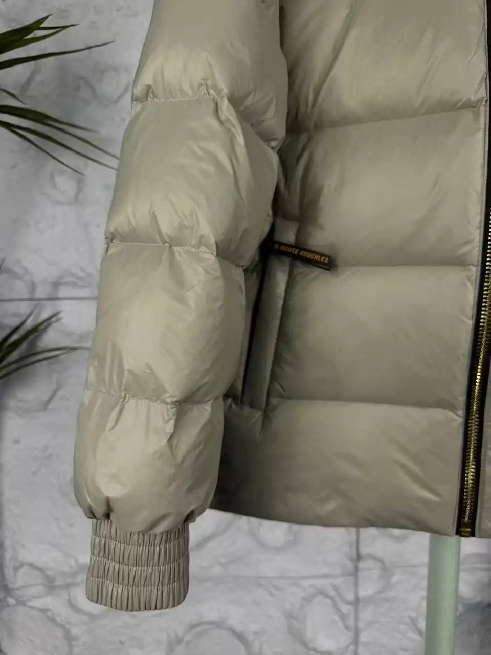 Moose Knuckles Unisex Lightweight Down Jacket - Image 3