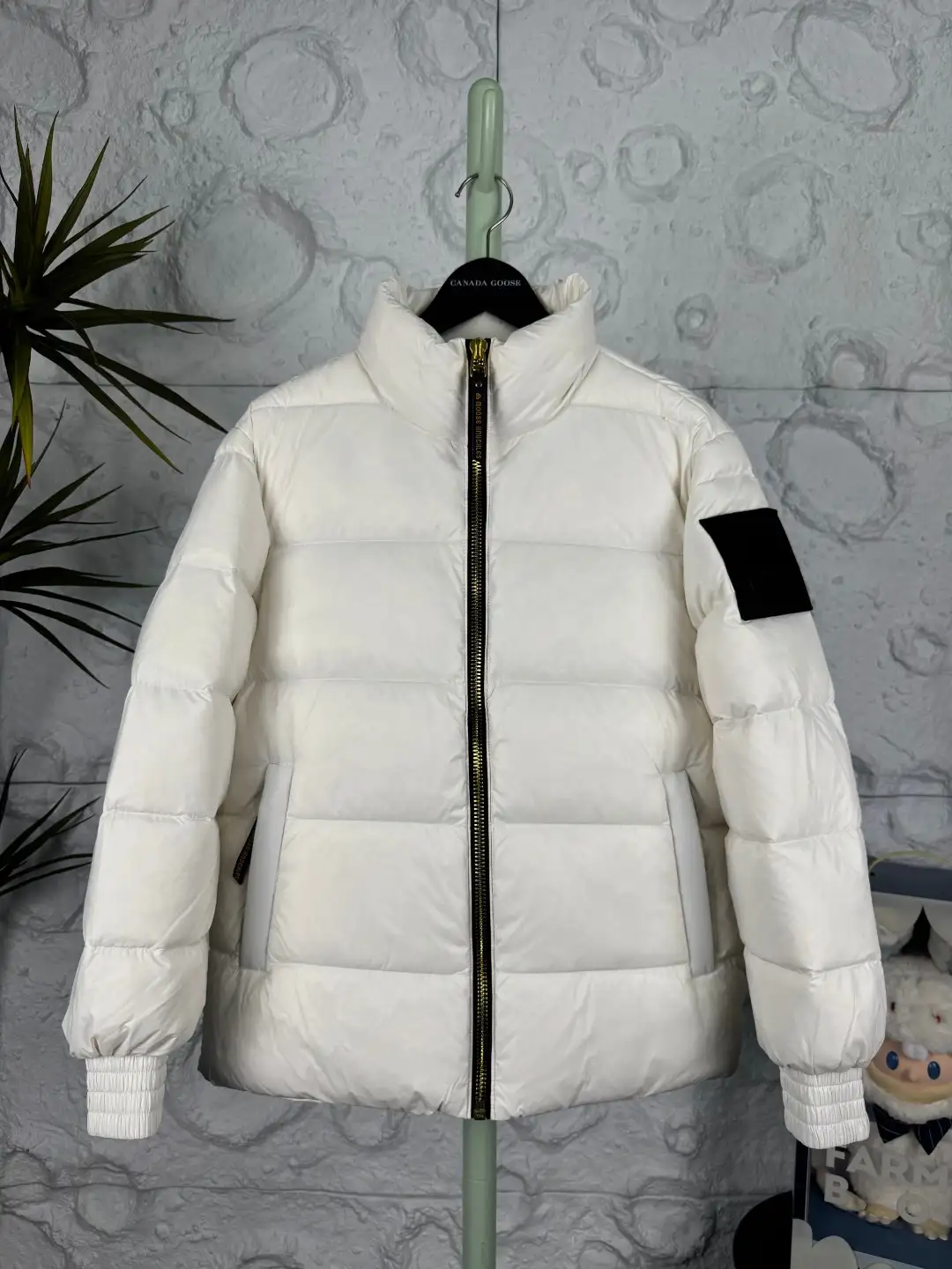 Moose Knuckles Unisex Lightweight Down Jacket - Image 1