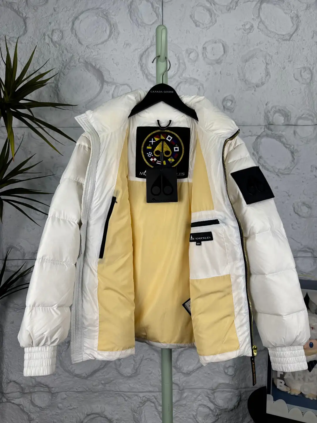 Moose Knuckles Unisex Lightweight Down Jacket - Image 3
